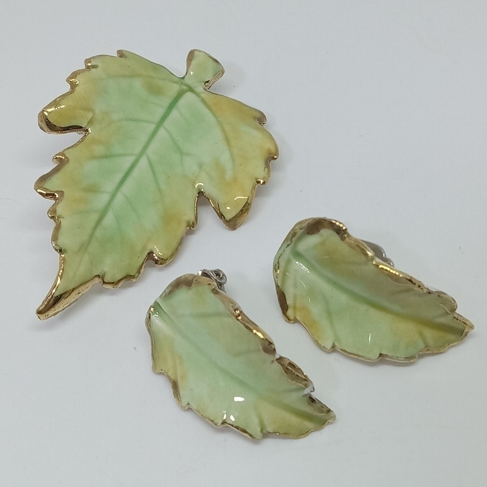 * vintage artisan made ceramic leaves brooch & clip on earrings set